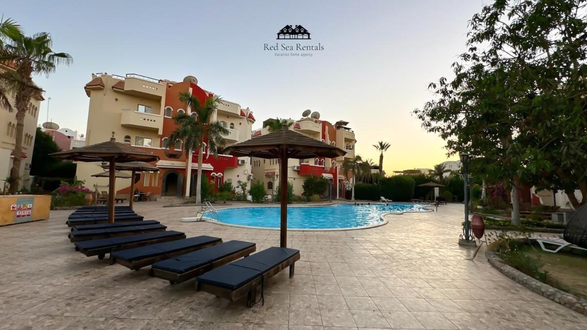 With A Private Roof , Pool , Garden *