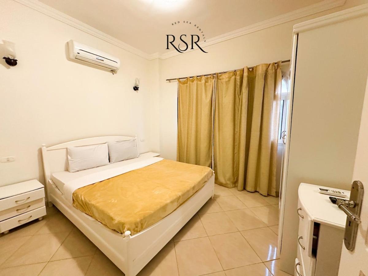 With A Private Roof , Pool , Garden Apartament