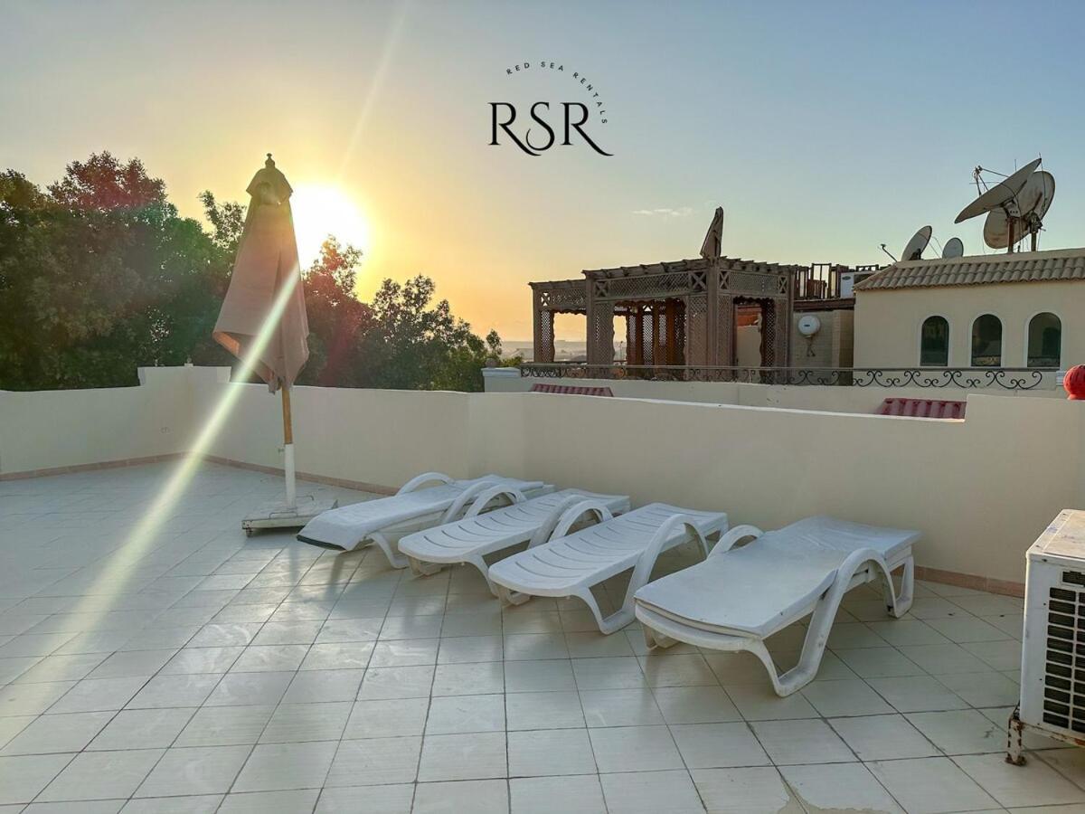 With A Private Roof , Pool , Garden Apartament Hurghada