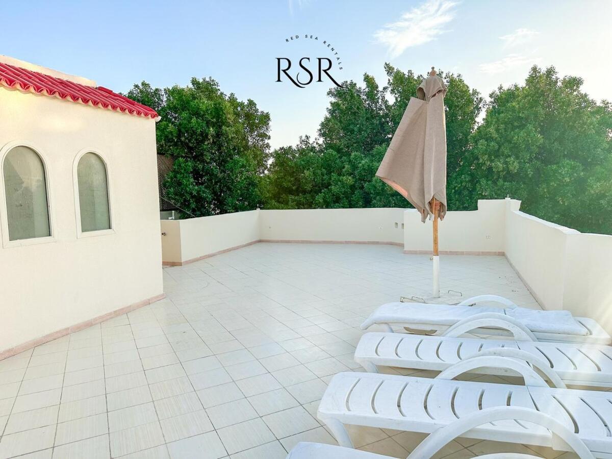 Apartament With A Private Roof , Pool , Garden *